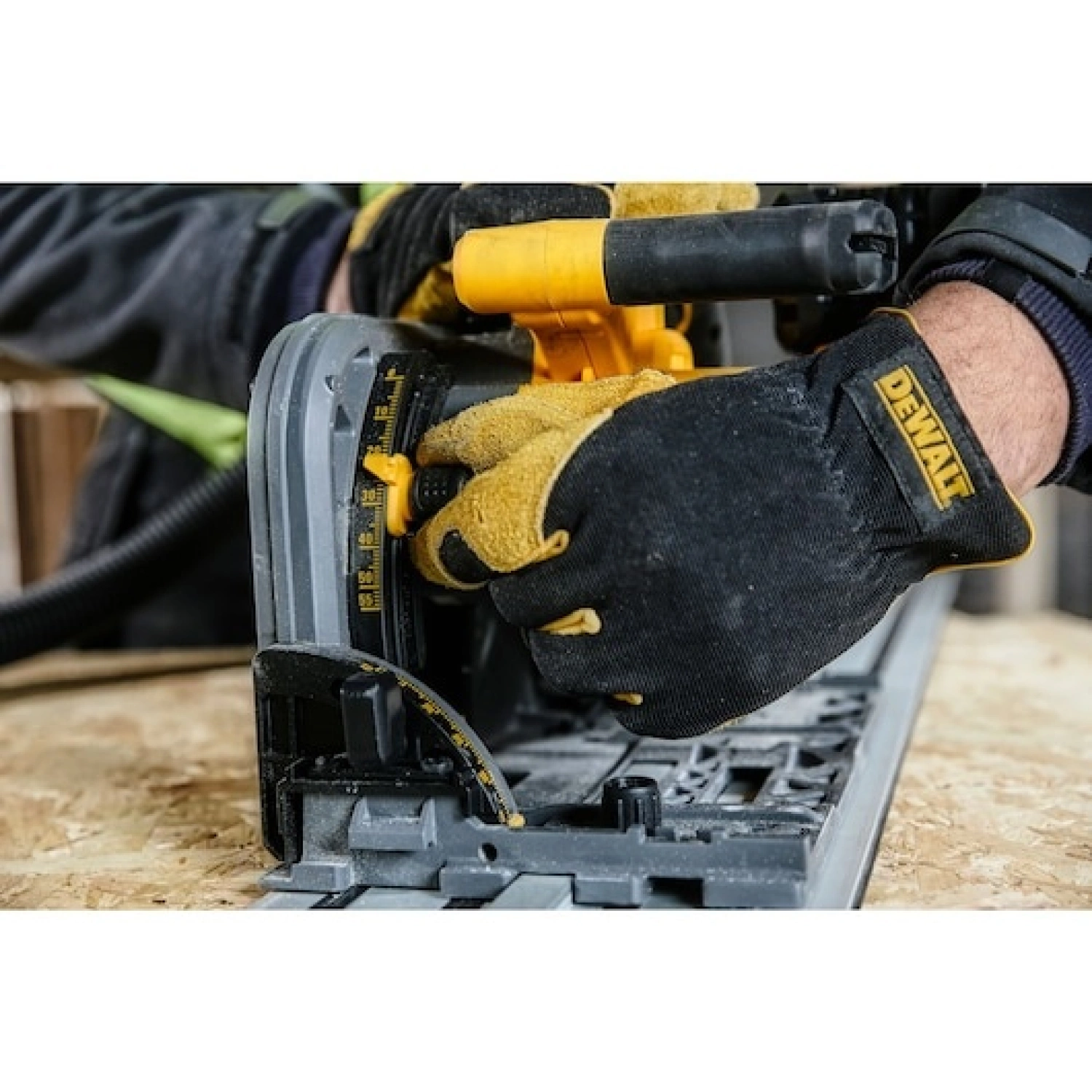 DeWALT DCS520T2R 18V / 54V XR FlexVolt Li-Ion Accu invalzaag incl. geleiderail set (2x 6,0Ah accu) in TSTAK - snelwissel - koolborstelloos