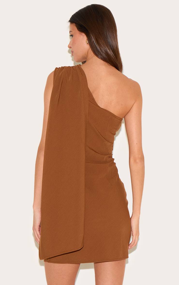 Chesnut Robe Courte Drapée À Épaule Dénudée En Tissu Tissé