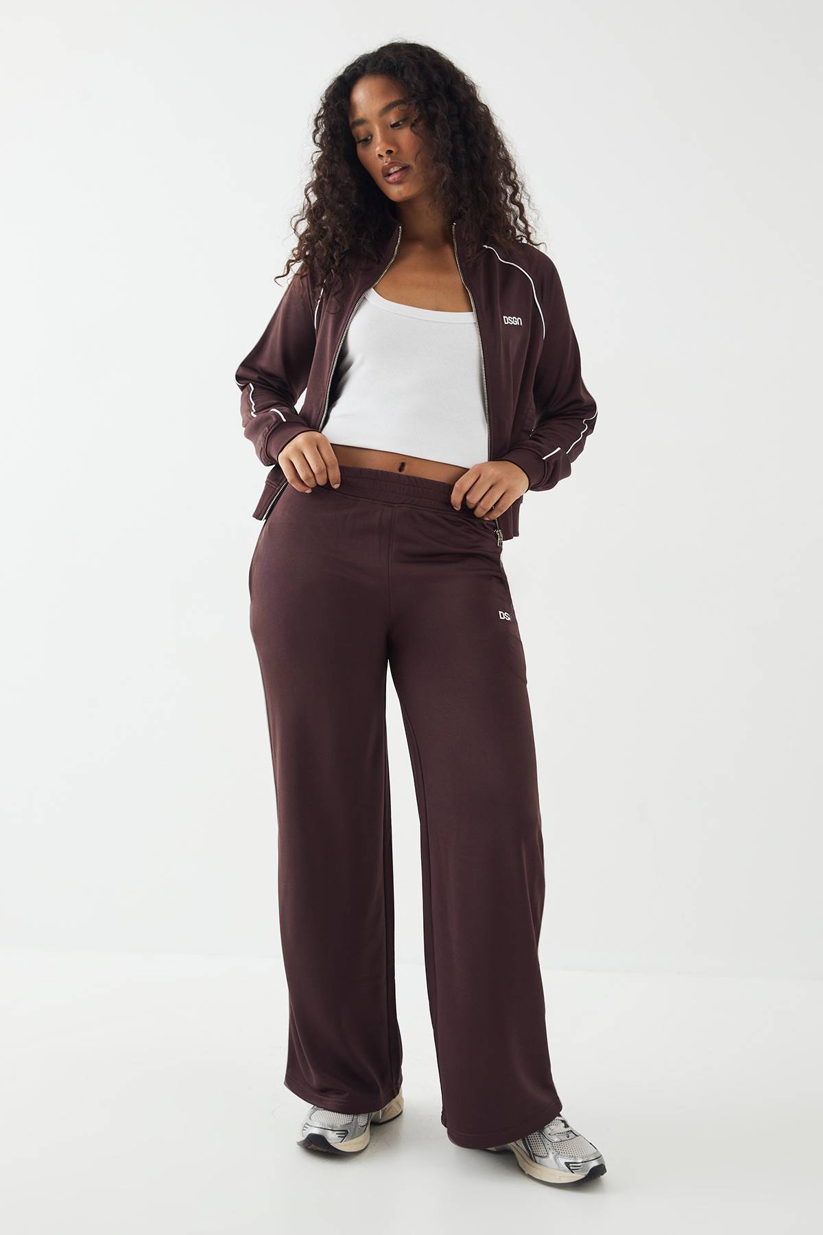 Jogging DSGN Studio en Tricot à Jambes Droites avec Détails Passepoilés