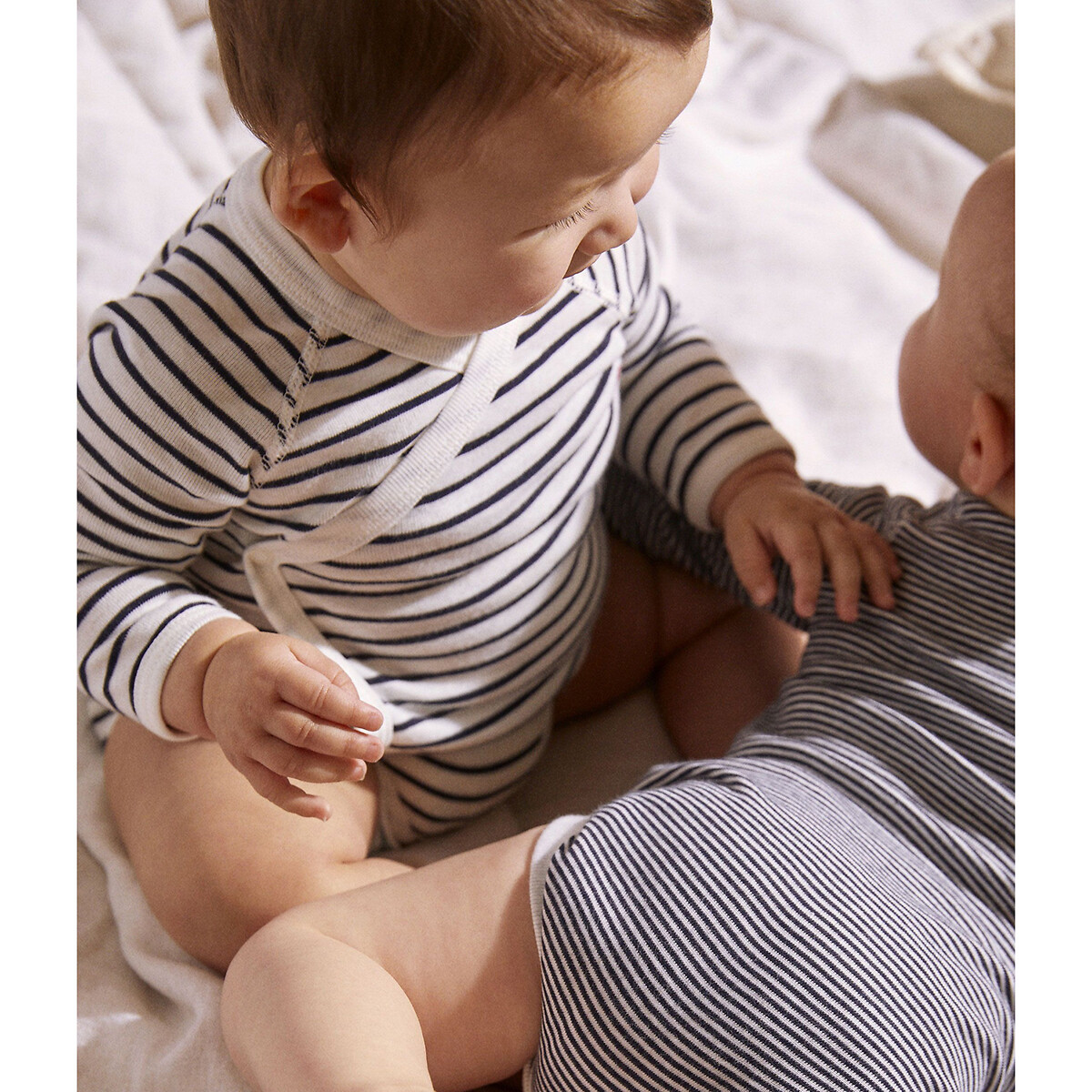 PETIT BATEAU<br>Conjunto de 3 bodies com fecho lateral