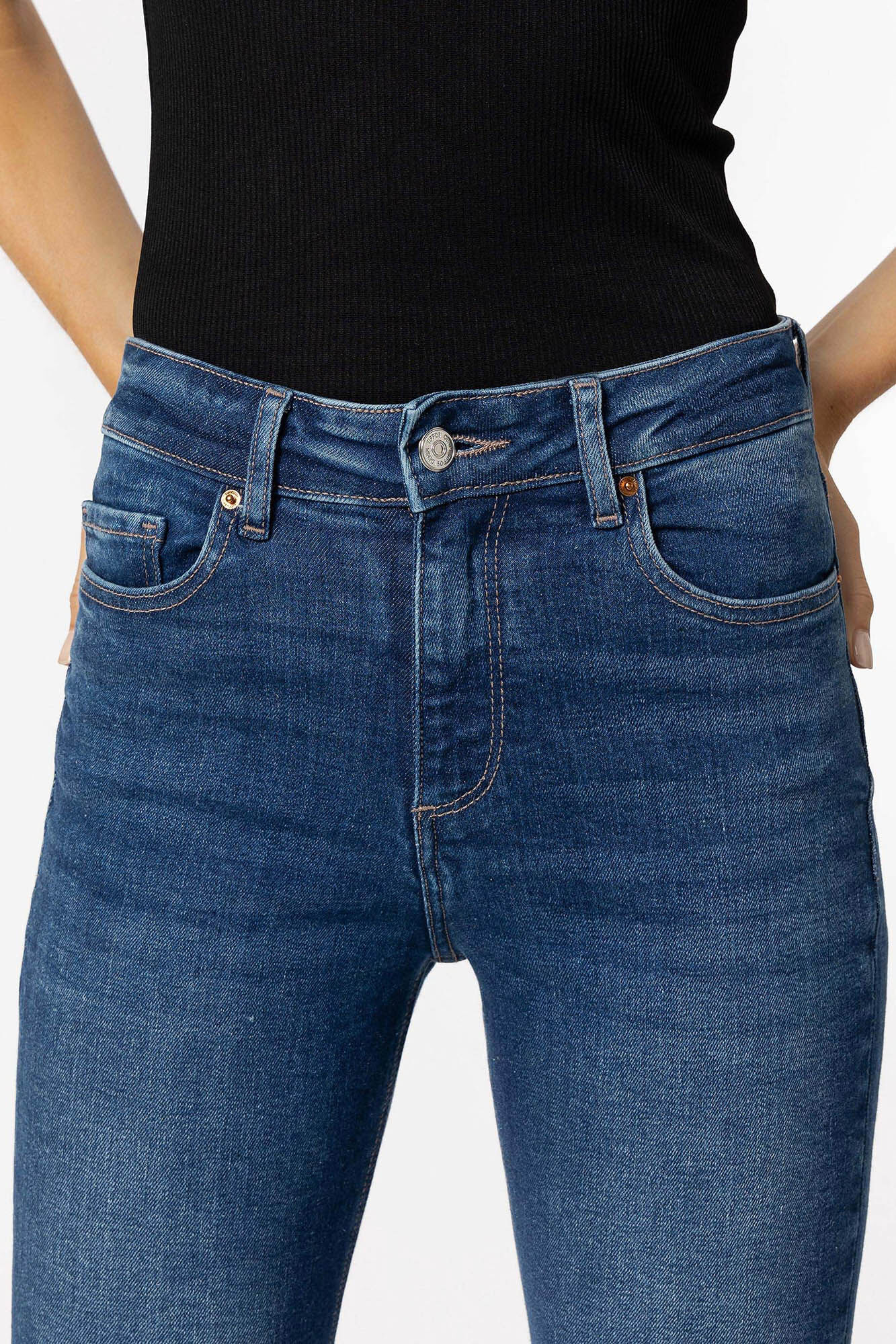 Calça jeans cropped flare de cintura alta Megan