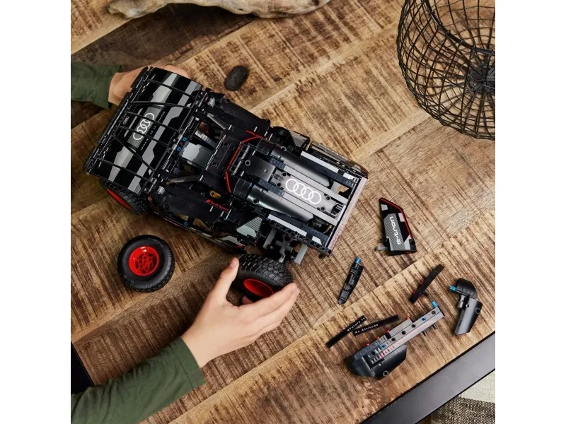 LEGO Technic 42160 Audi RS Q e-tron