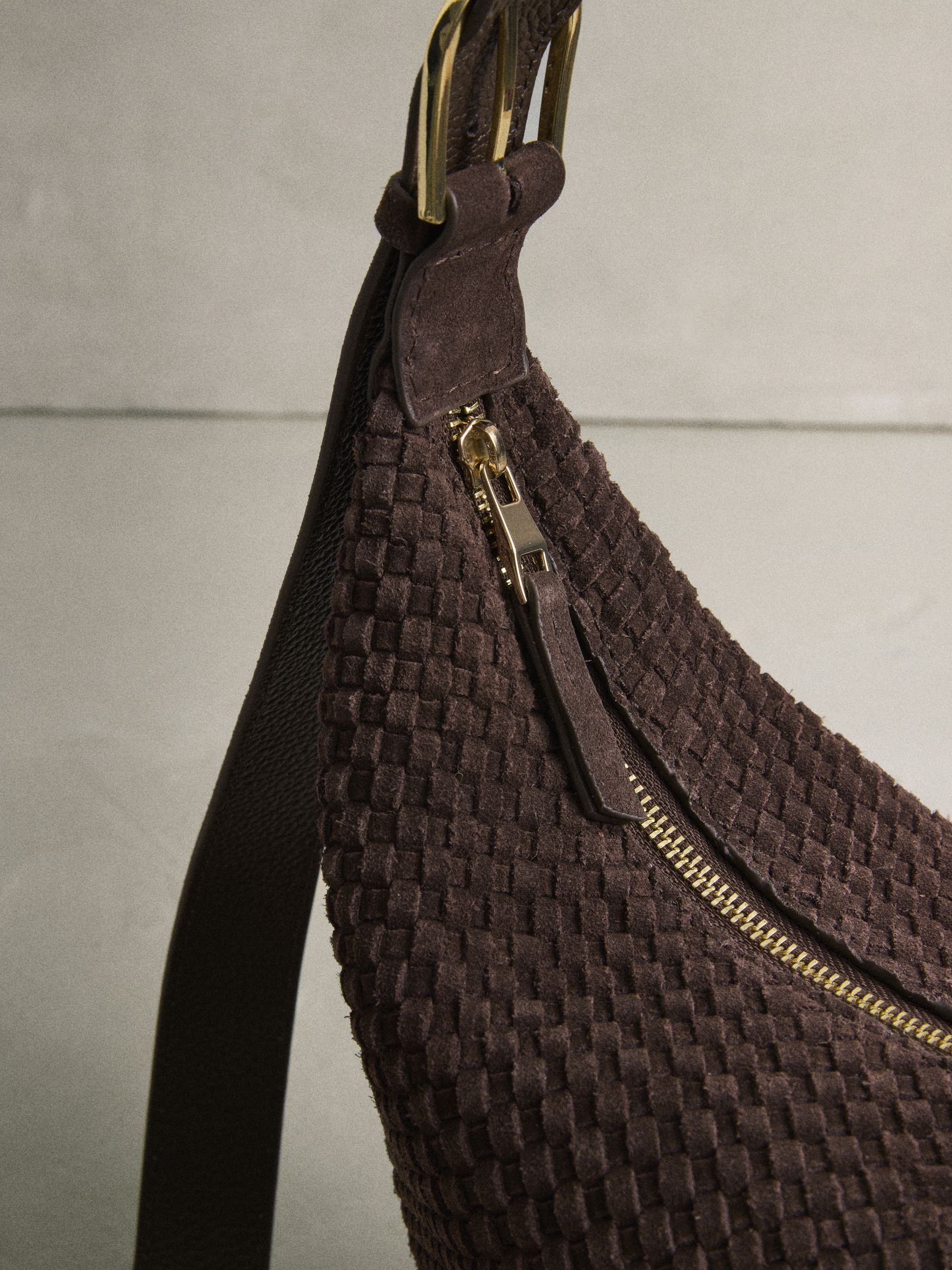 Chocoladebruin - N. Premium Suede Sling Weave Schoudertas
