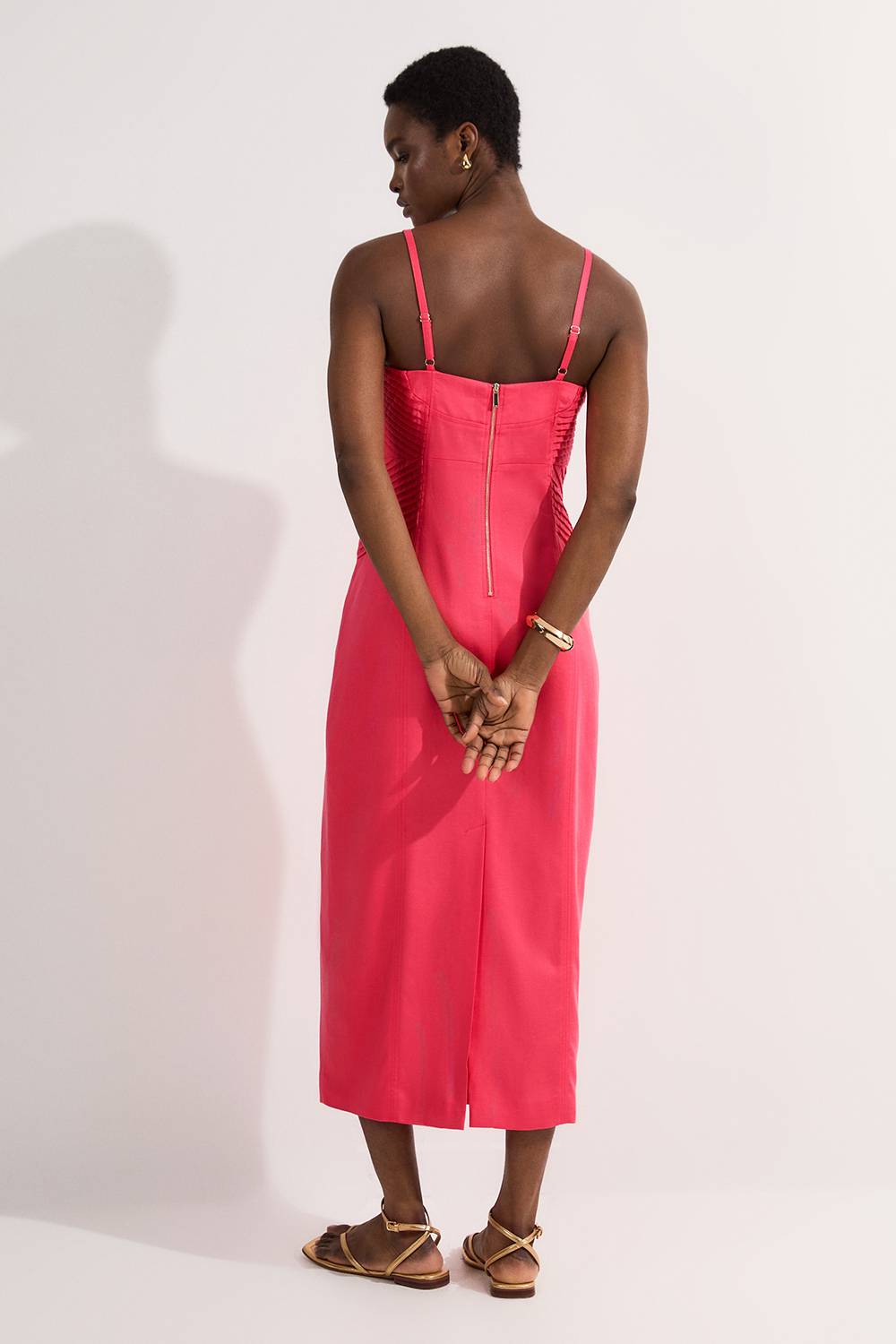 KarenMillen Robe midi ajustée à taille haute en lin premium avec détails de pinces style crayon
