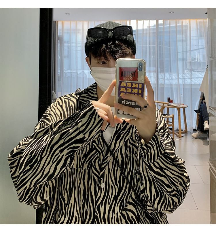 Femilina - Oversized shirt met lange mouwen, reverskraag en zebraprint