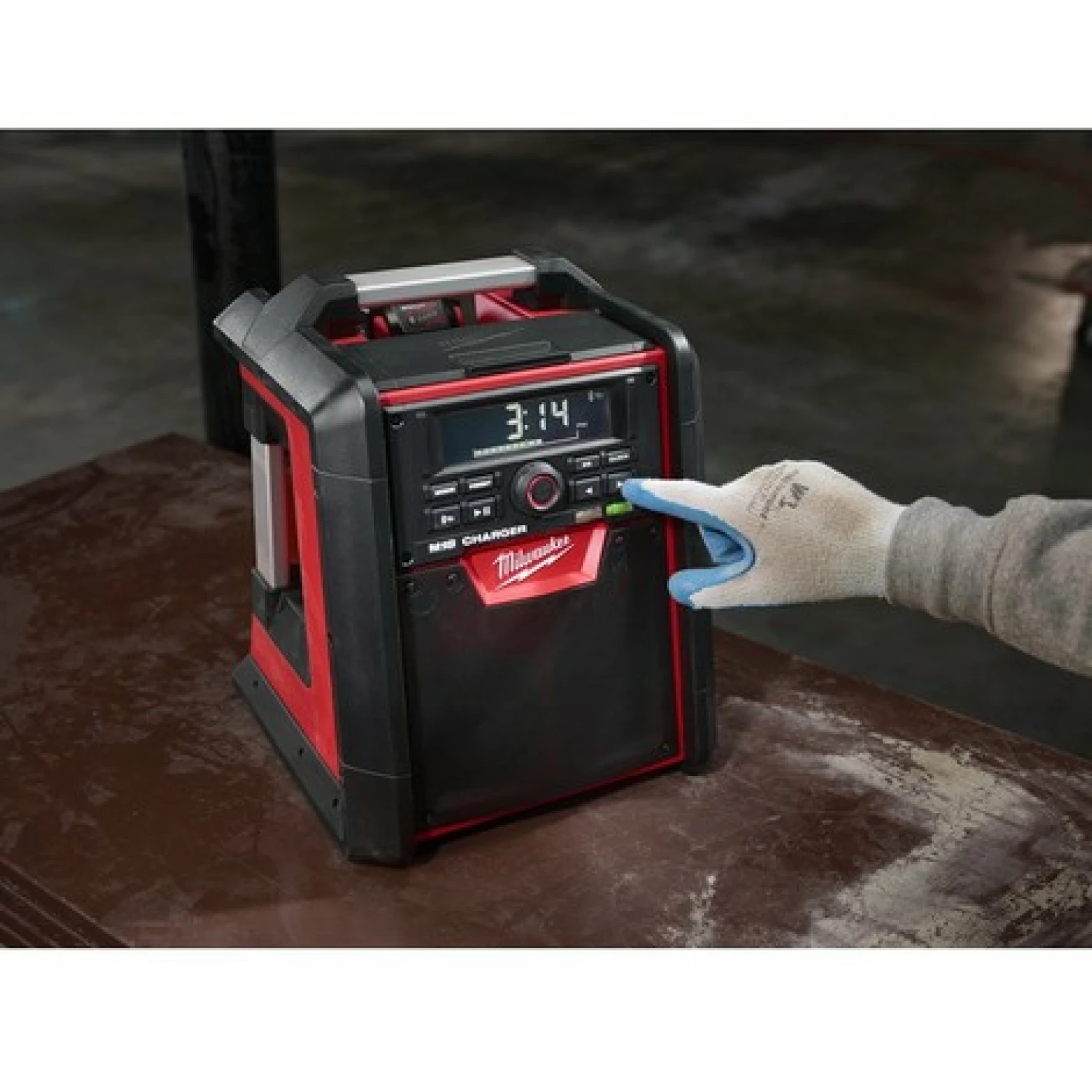 Milwaukee M18 RC-0 18V Li-Ion Accu bouwradio met laadfunctie - werkt op netstroom & accu