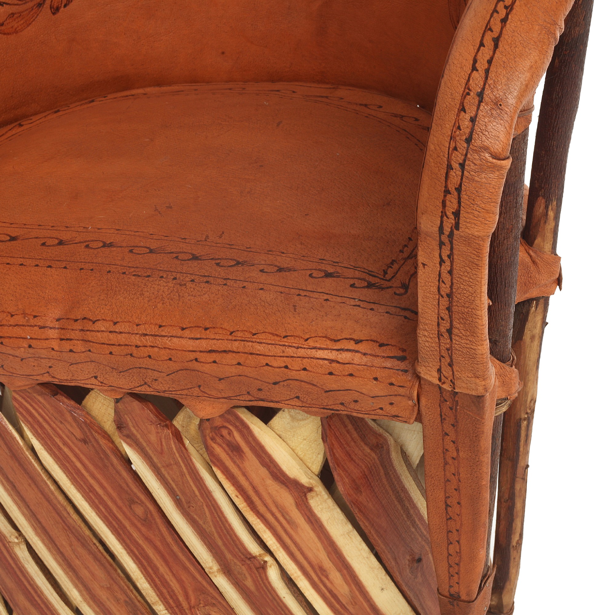 Ledersessel 'Equipales' mit Holzelementen und floralem Muster, braun, B 65 cm, H 80 cm, L 55 cm von fischer's lagerhaus