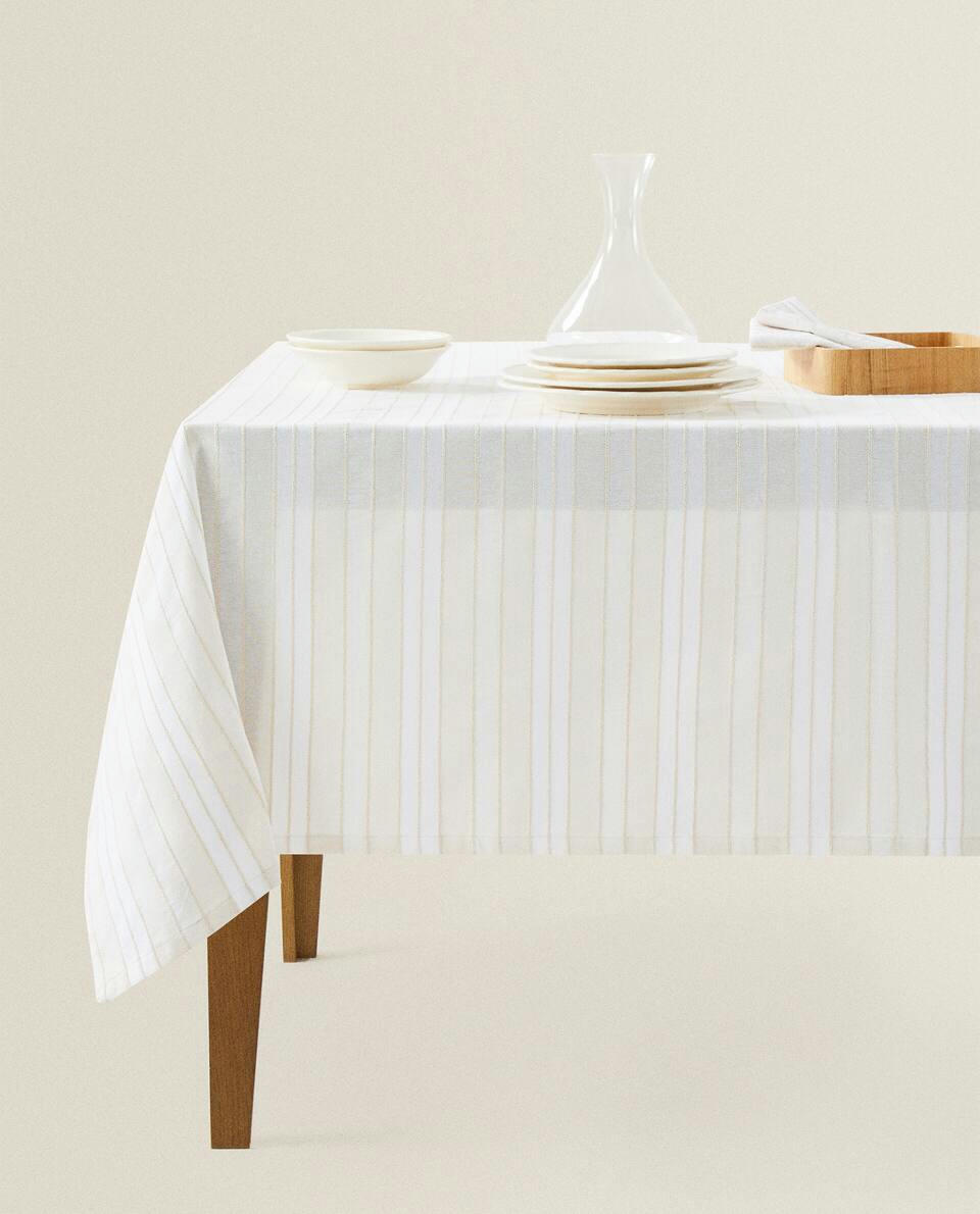 TOALHA DE MESA LISTRADA COM FIOS TINGIDOS