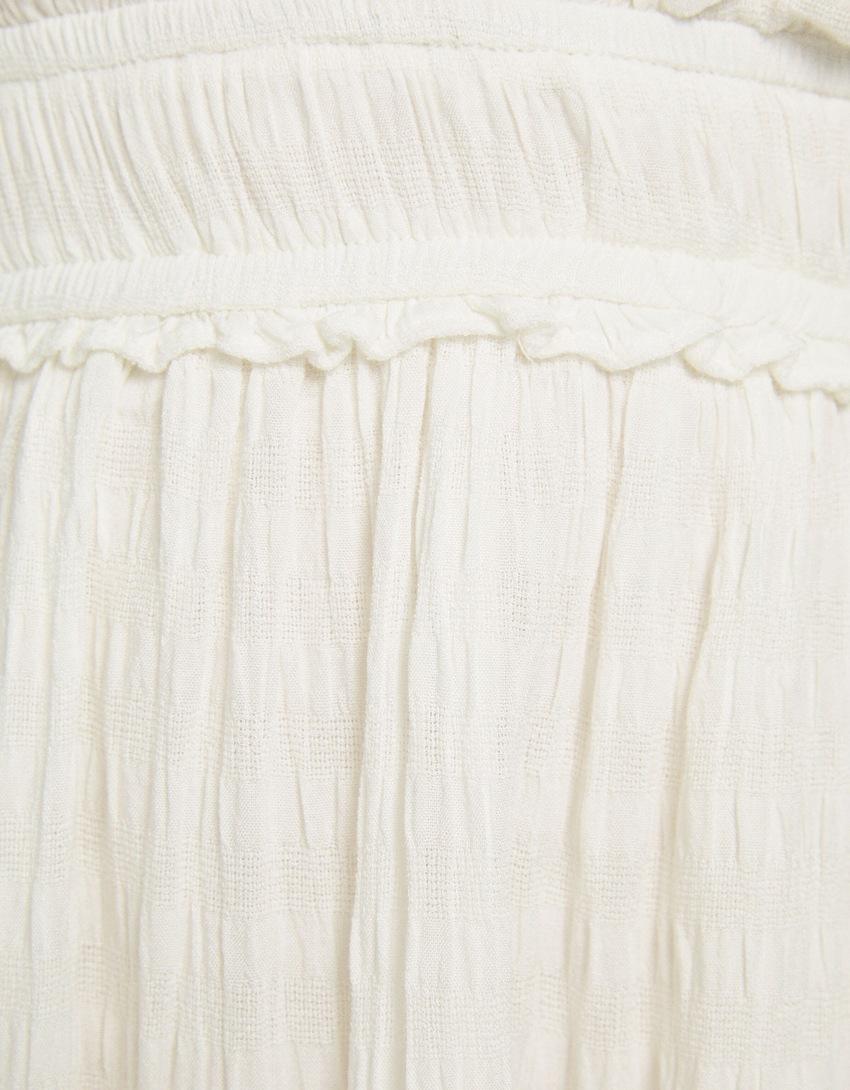 Mini vestido com alças franzidas