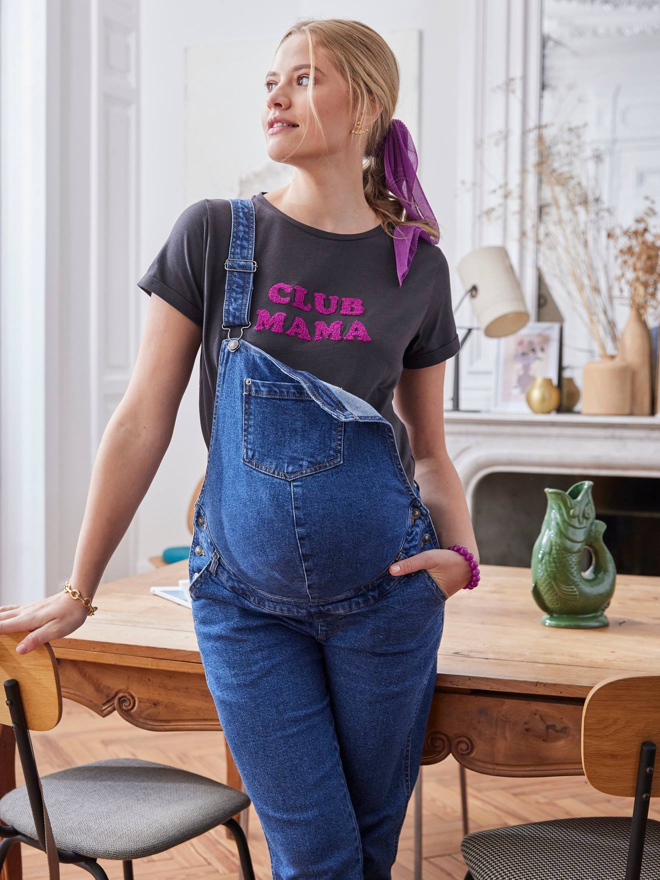 Camiseta personalizável com mensagem, feita de algodão orgânico, para gestantes, cinza escuro.