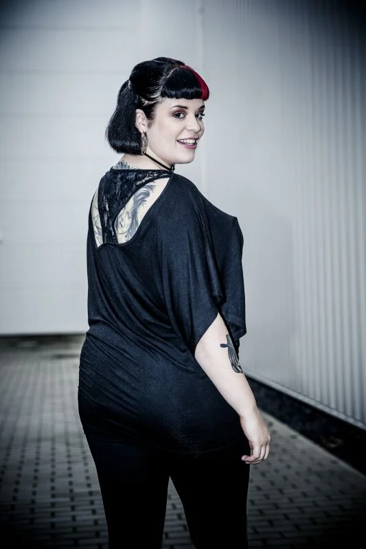 Haut Dos Dentelle Manches Chauve-Souris | Gothicana by EMP T-Shirt Manches courtes