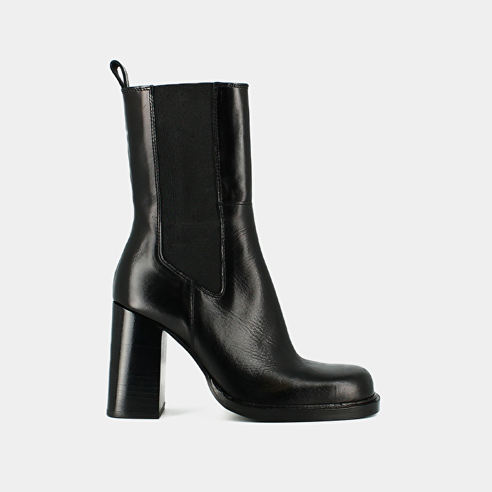 Bottines à talons et bouts carrés  en cuir noir
