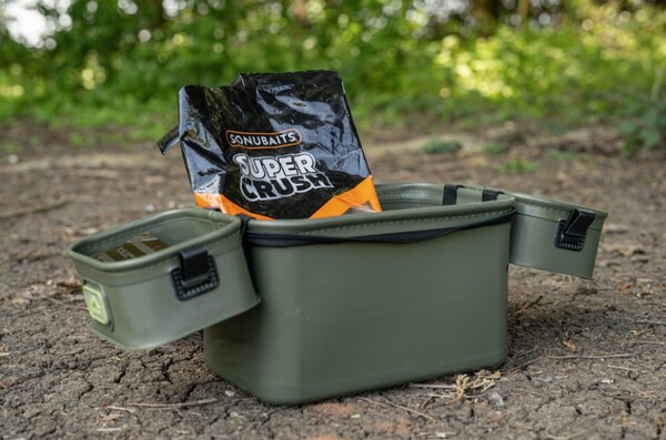 Sac à Appâts Korum EVA Solid Bait Station 8L (avec 2 Plateaux)