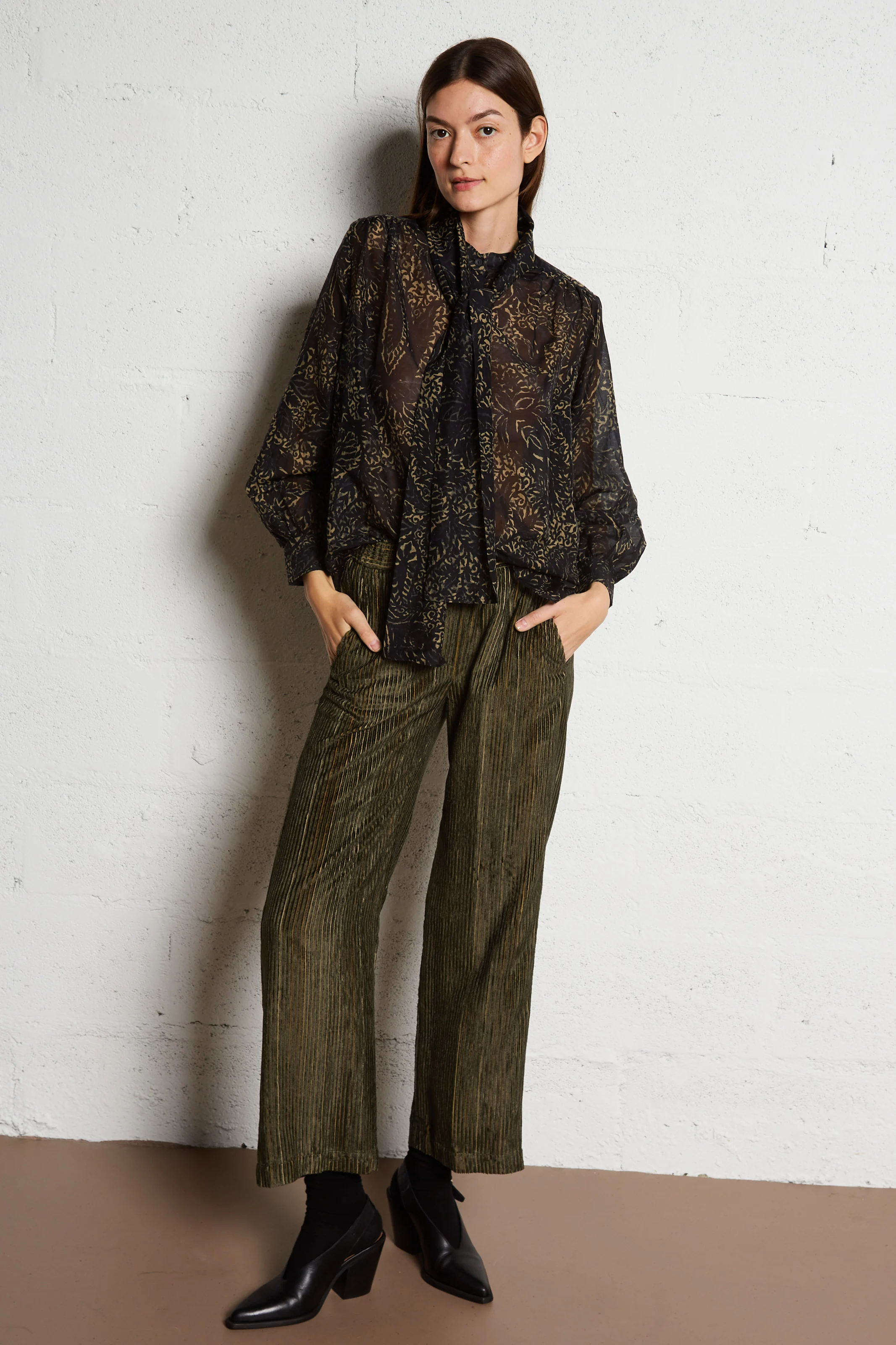 PANTERO - Pantalon droit en velours côtelé | Kaki