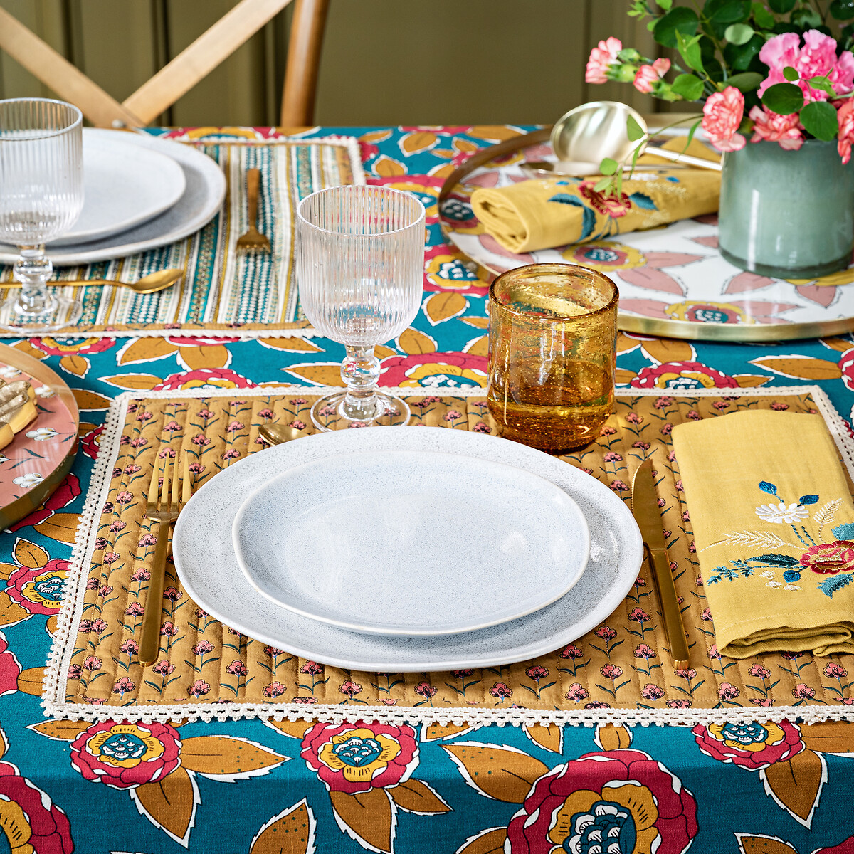 JAMINI x LA REDOUTE INTERIEURS<br>Bandeja redonda em aço metálico estampado, Chandi