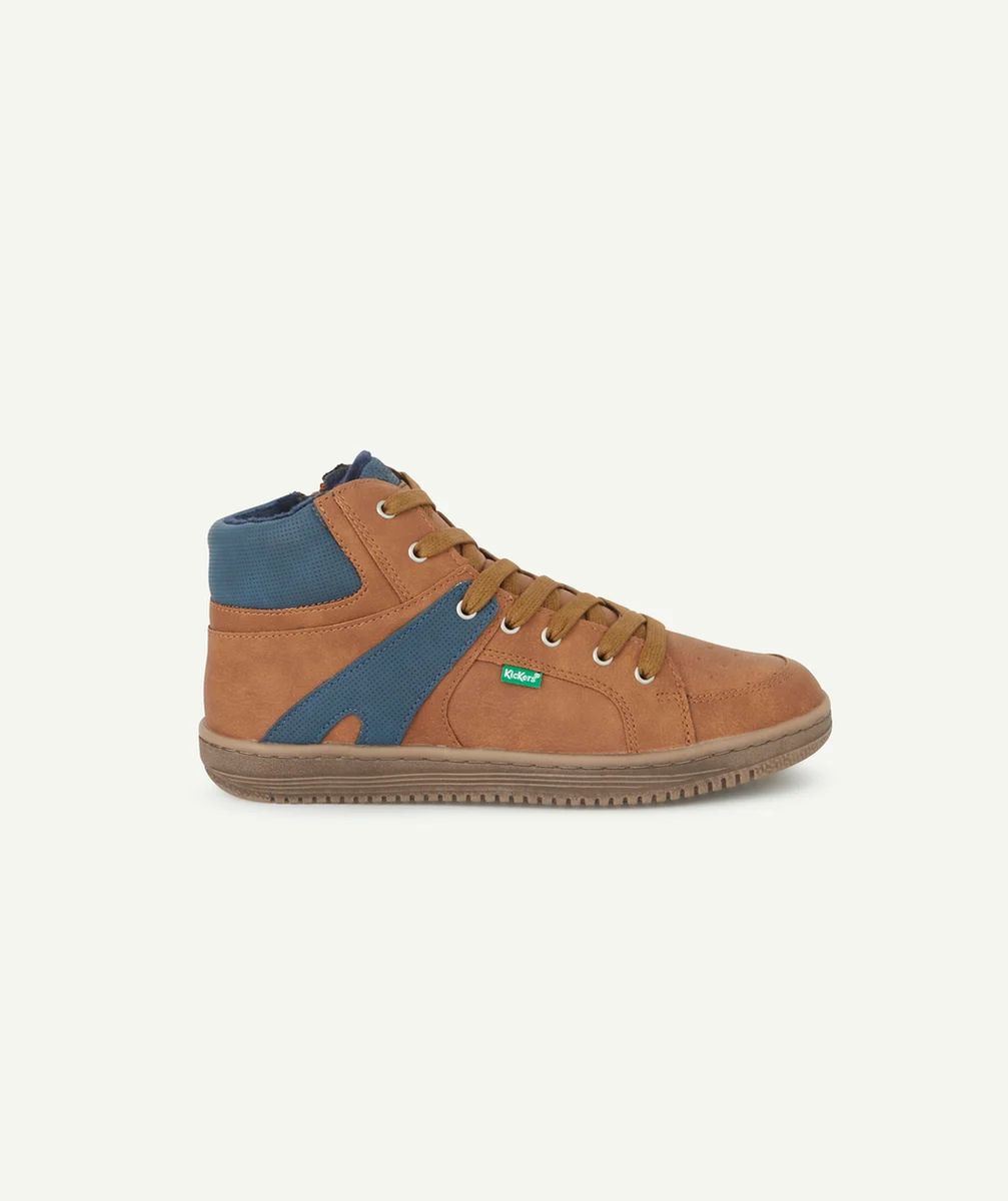 KICKERSBASKETS MONTANTES LOWELL GARÇON BLEU ET CAMEL AVEC LACETS
