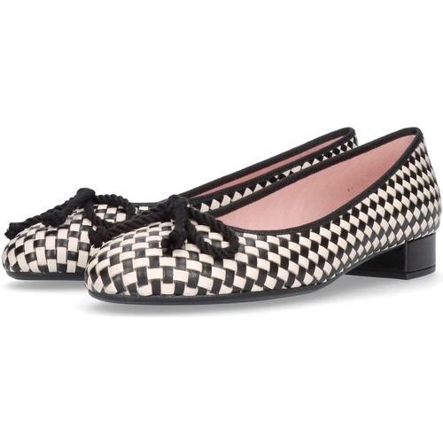 Pretty Ballerinas - Gretschen Negro