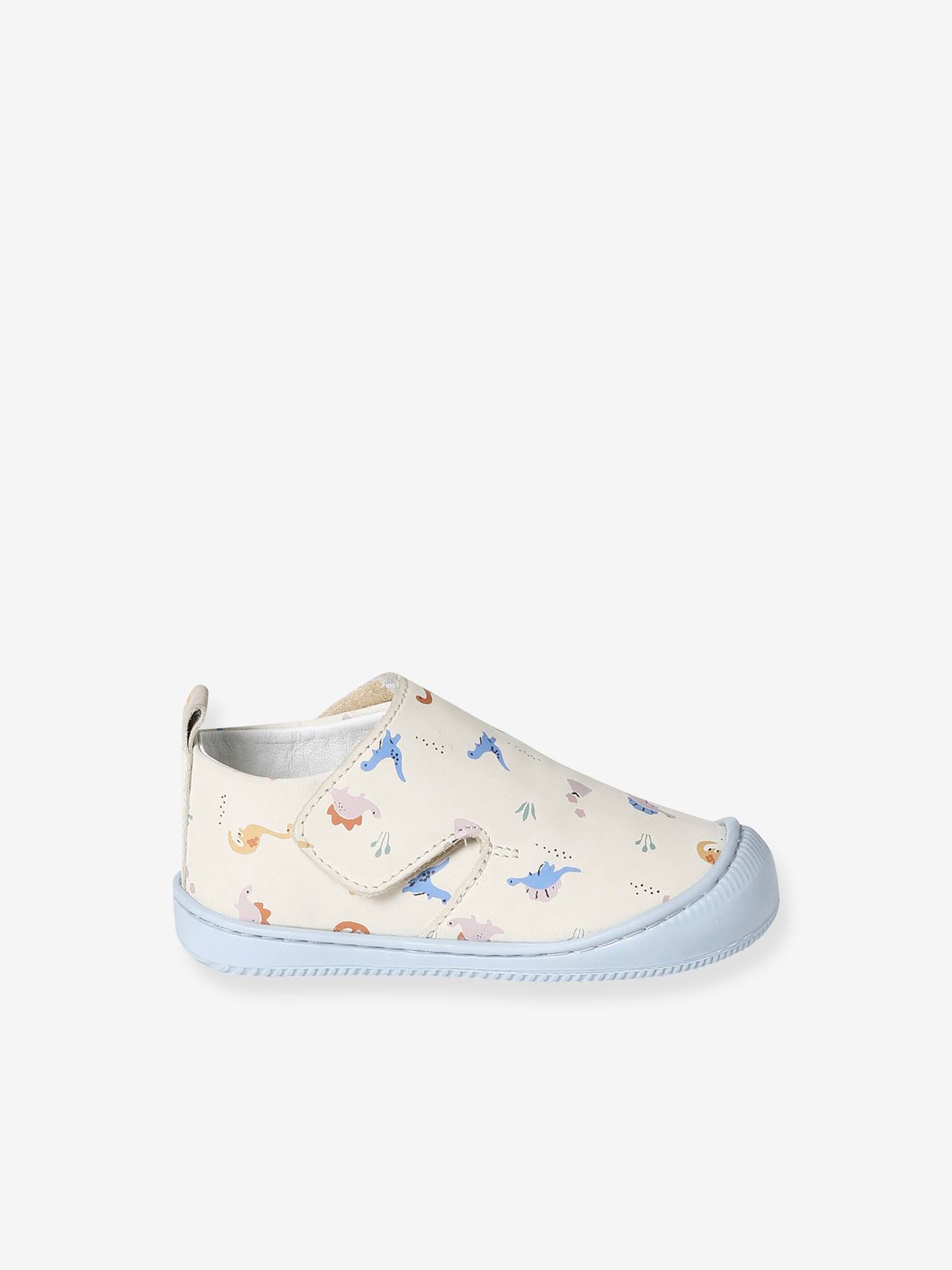 Sapatinhos de bebê em couro macio com fecho de velcro, azul-acinzentado.
