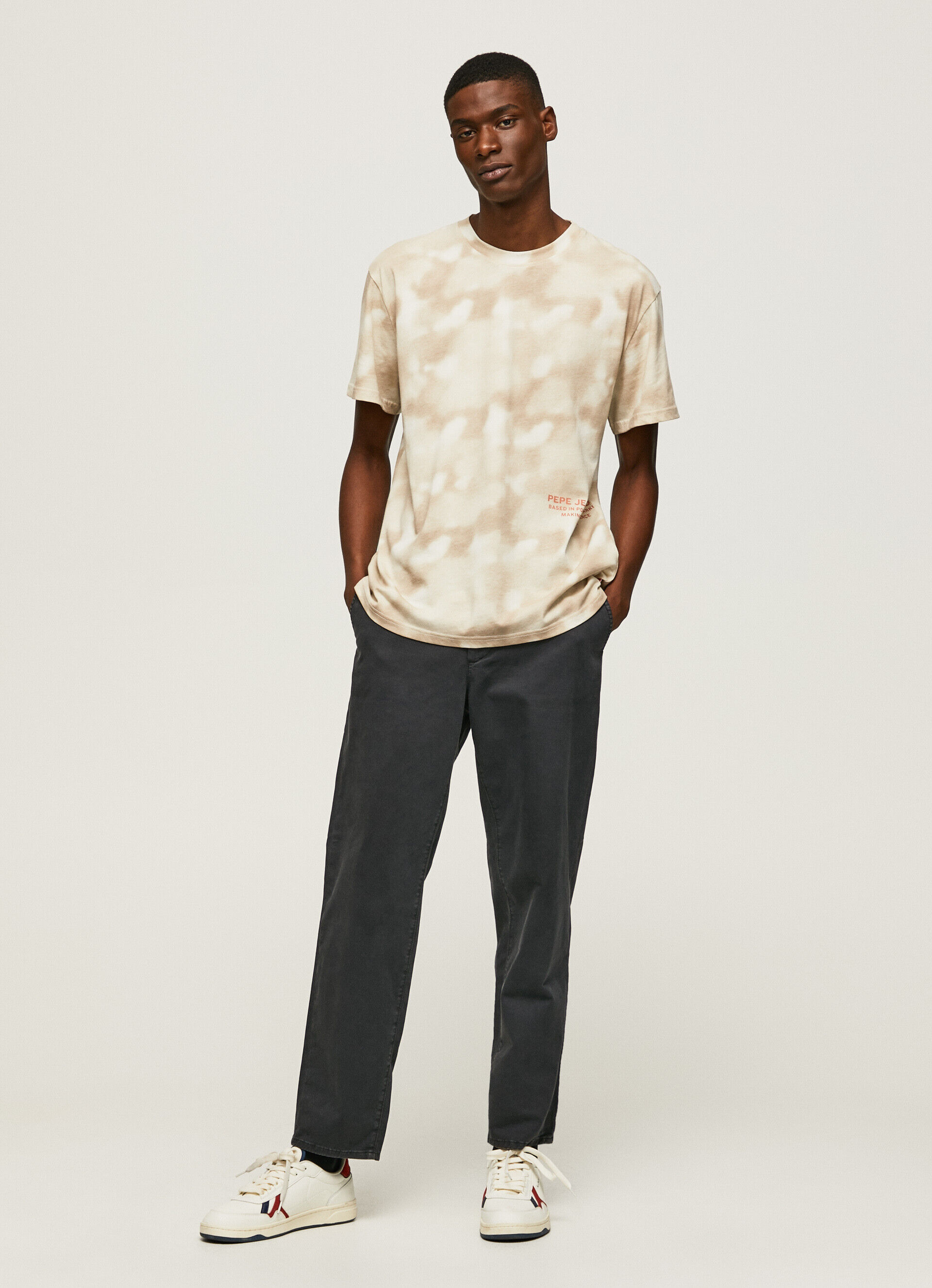CAMISETA COM ESTAMPA CAMUFLADA - bege malte