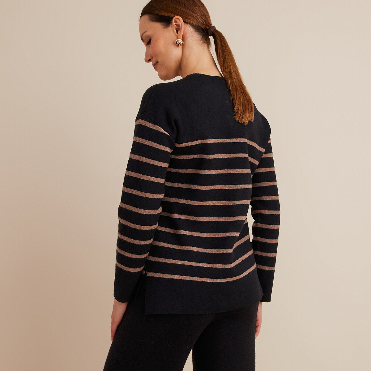 ANNE WEYBURN<br>Suéter listrado de gola redonda, tricô fino
