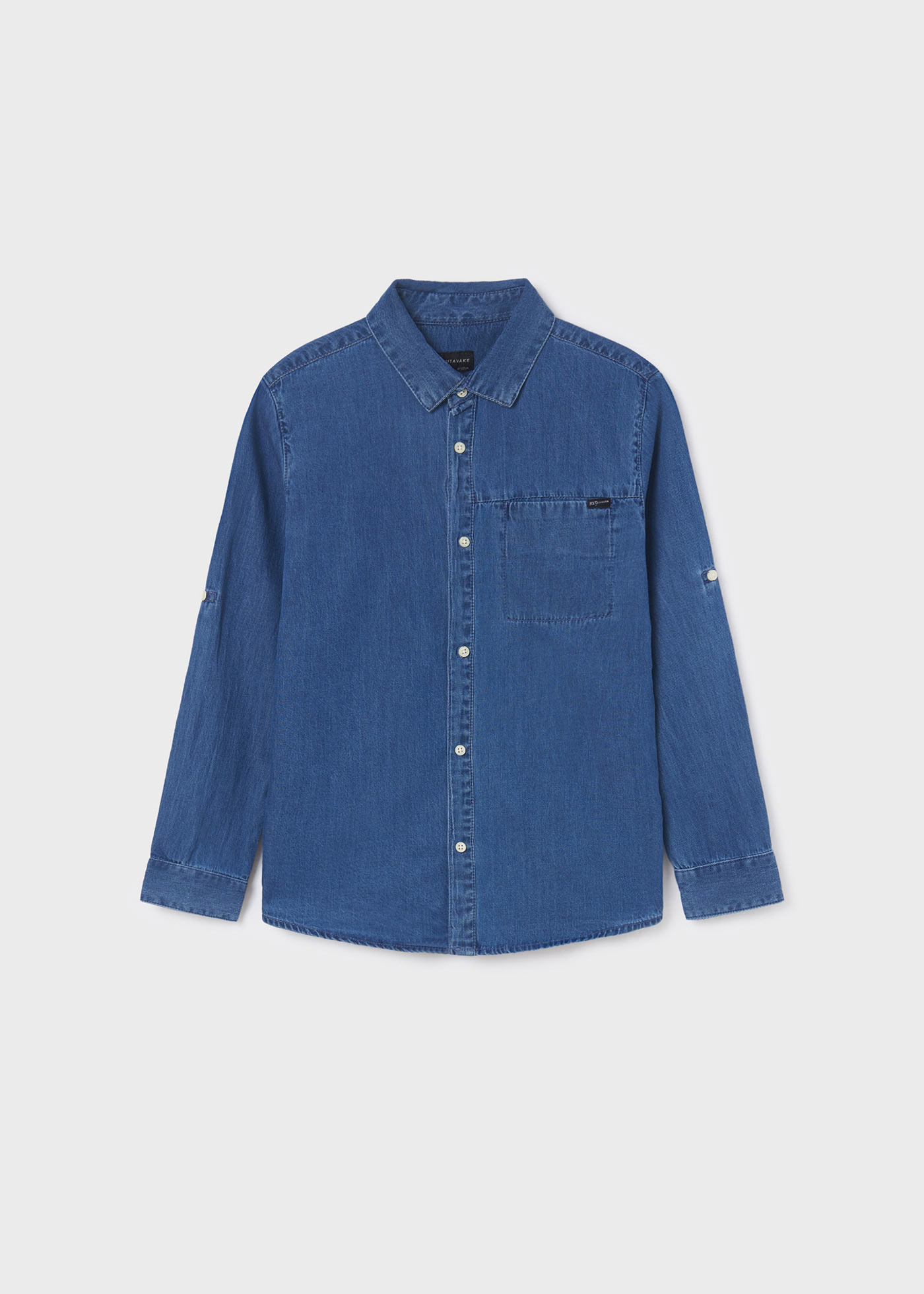 Camisa jeans de manga comprida para menino, feita com algodão sustentável.