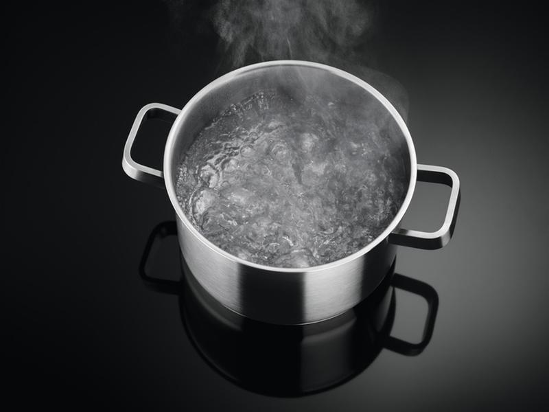 Electrolux Induktionskochfeld mit Abzug DMSL8350UO Rahmenlo Kochfeld mit eingebauter Lüftung und 4 Kochzonen