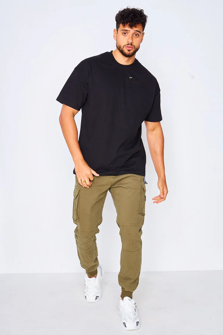 T-shirt noir avec cordon au col
