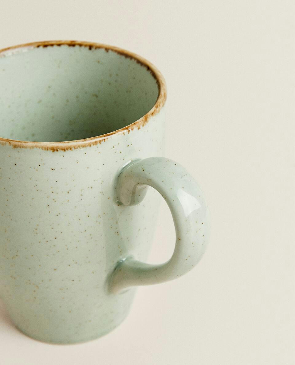 CANECA DE PORCELANA COM BORDA DE ACABAMENTO ANTIGO