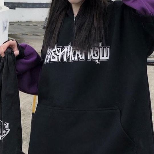 Alizio - Oversized hoodie met tweekleurige letters en mock-effect
