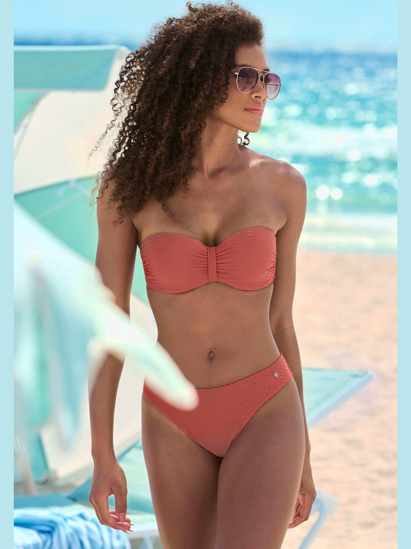 Maillot de bain bandeau à armatures matière structurée tendance