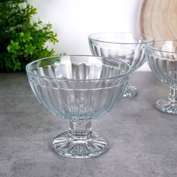 Tre elegante dessertskåler i glass, tåler oppvaskmaskin