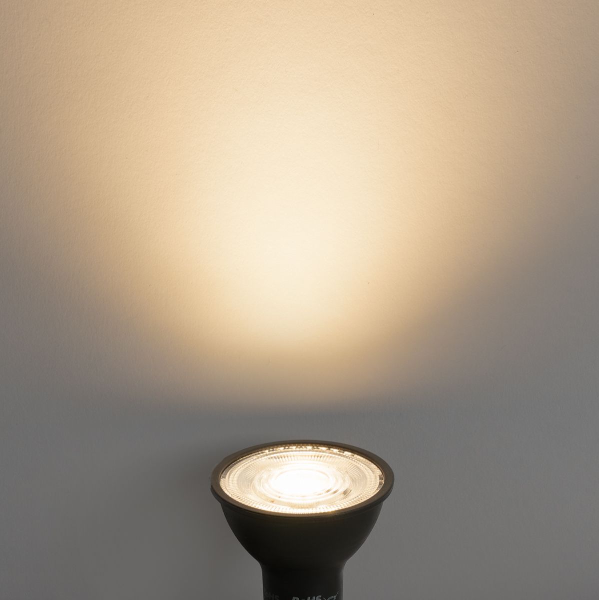 GU10 dimbare LED lamp zwart 6W 500 lm 2700K