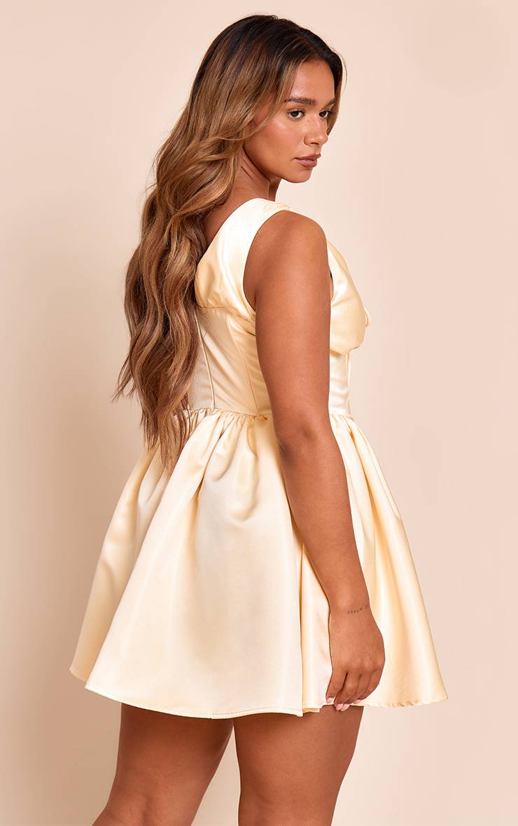 Citron Robe Patineuse Mini En Satin À Décolleté Plongeant Et Taille Cintrée Shape
