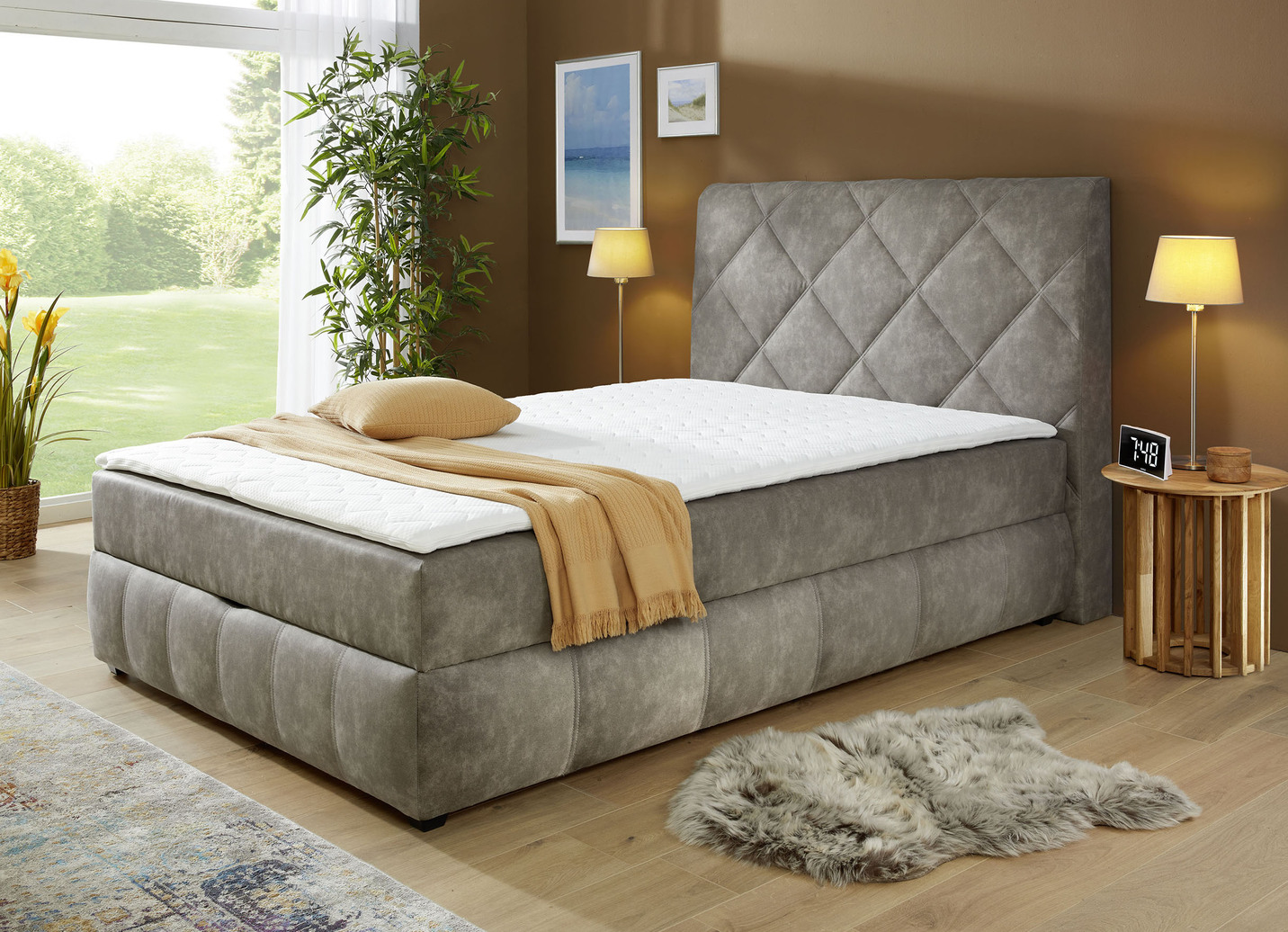 Boxspringbett mit Bettkasten und Topper
