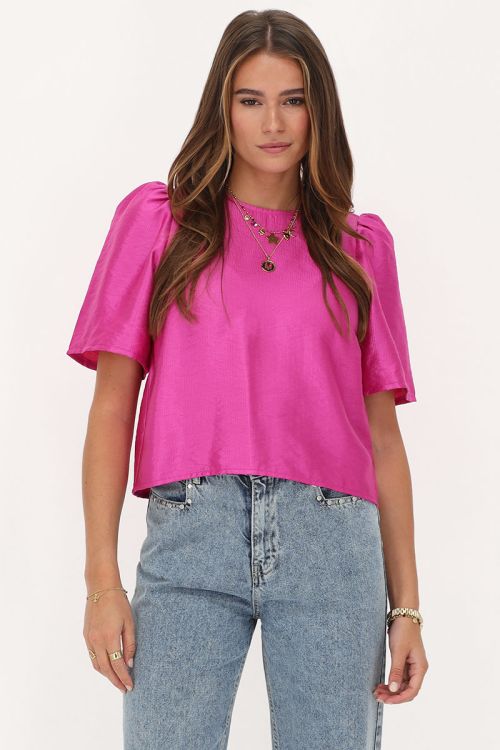 Roze top met geplooide mouwen en strikjes