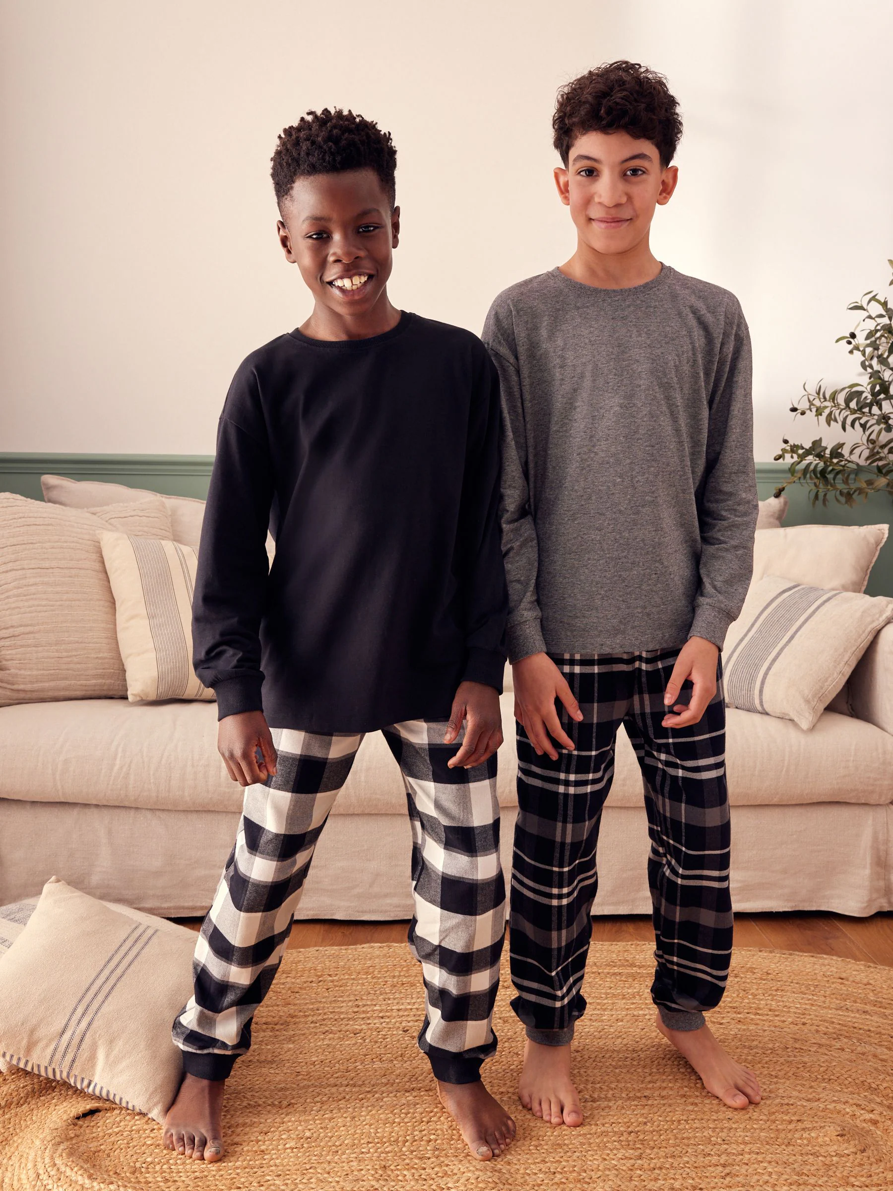 Monochroom - Set van 2 geweven geruite pyjama's met lange mouwen (3-16jr)