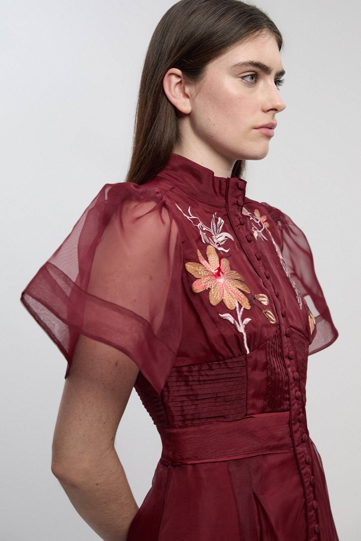 KarenMillen Robe Midi Petite à Manches Évasées en Organdi avec Broderie Botanique