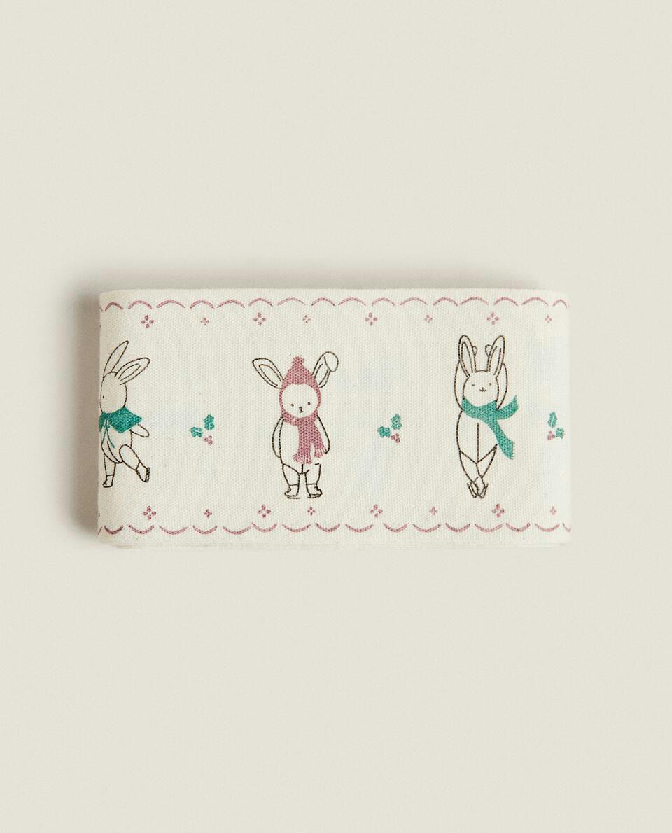Papel de embrulho infantil com coelhinhos de Natal