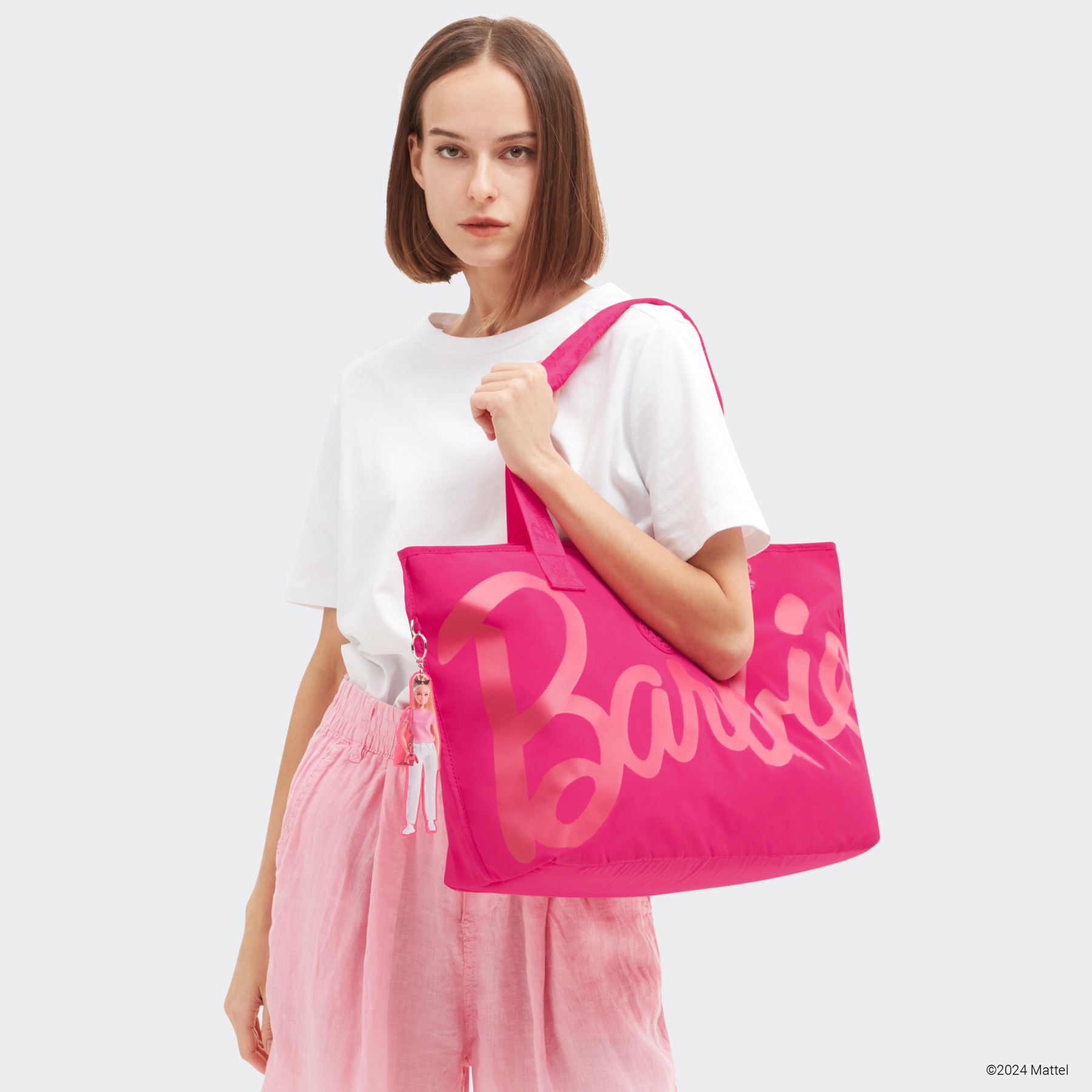JACEY M Grand sac fourre-tout Barbie™ avec passant pour valise - Power Pink