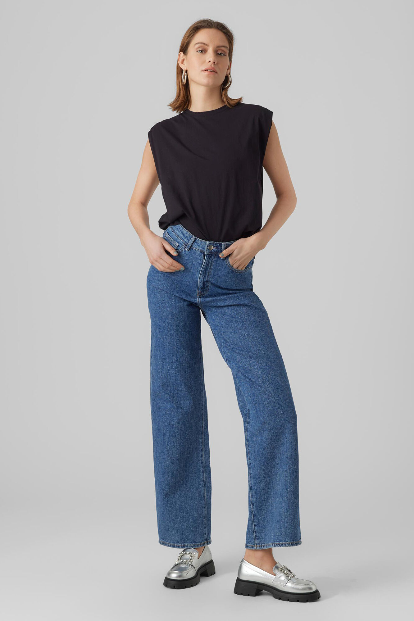 Camiseta com detalhe de ombreira - Preta