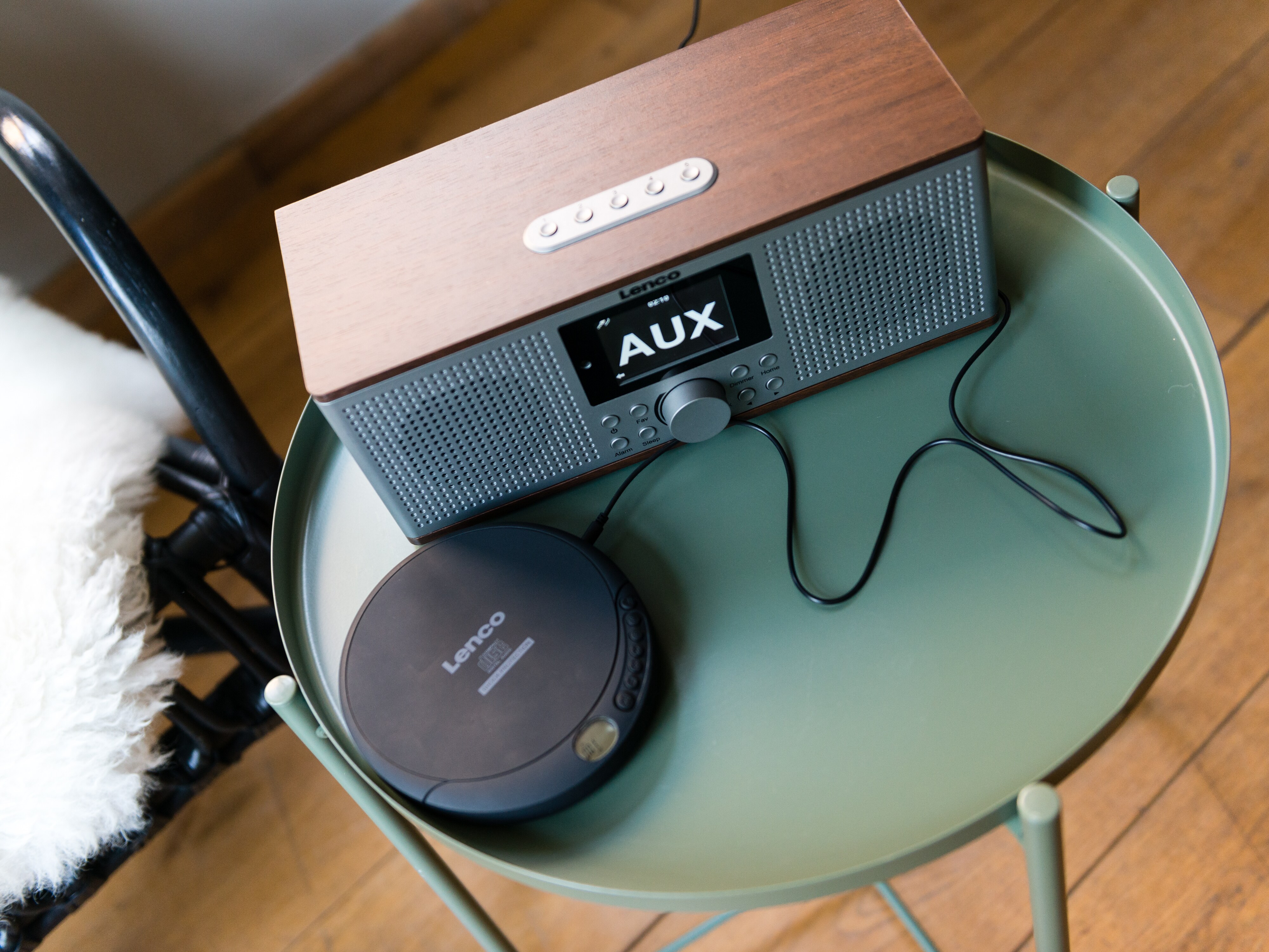 Lenco CD-200 - Tragbarer CD-Player mit Anti-Schock - Hörbuchfunktion - Akku-Aufladefunktion - Schwarz