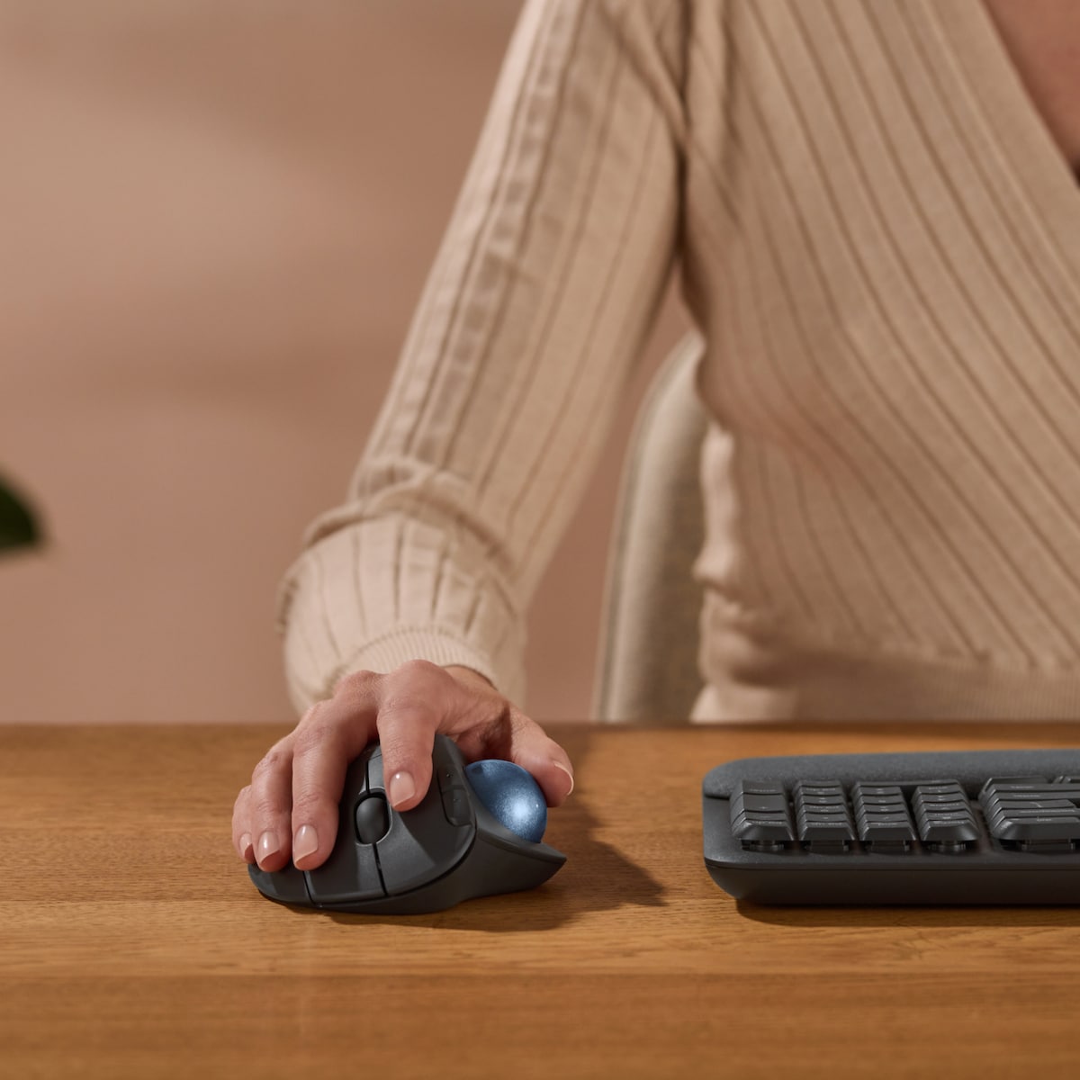 Logitech Ergo M575S trådløs trackball-mus (grafitt)
