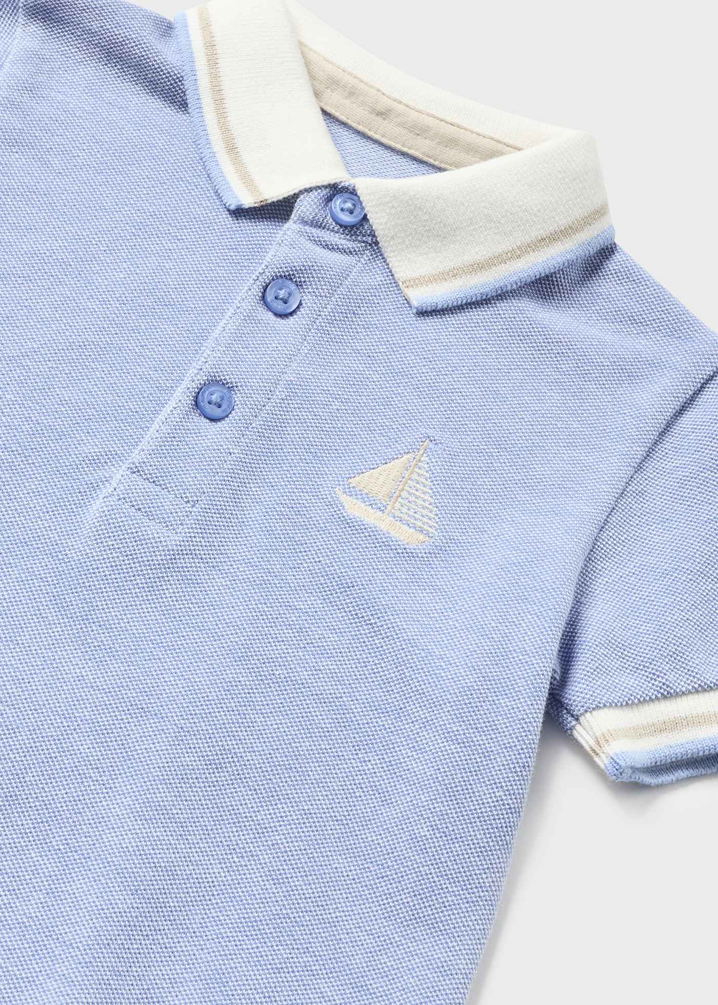 Camisa polo básica cor granito, feita de algodão sustentável, para bebês.