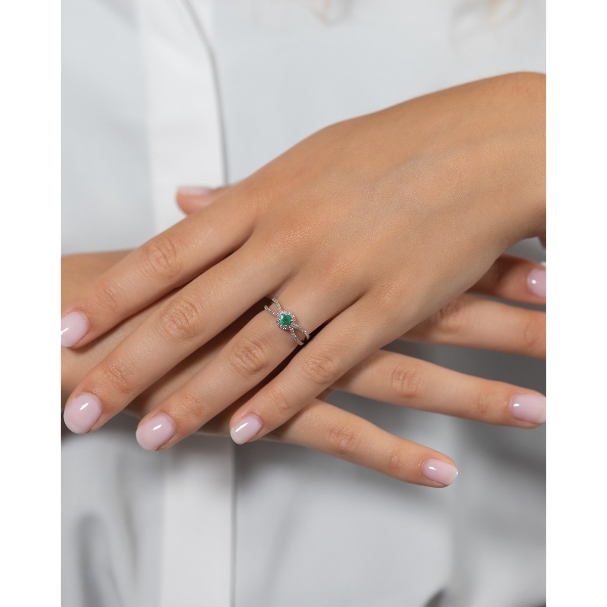 Bague ADEN Or 585 Blanc Emeraude et diamants 2.282grs