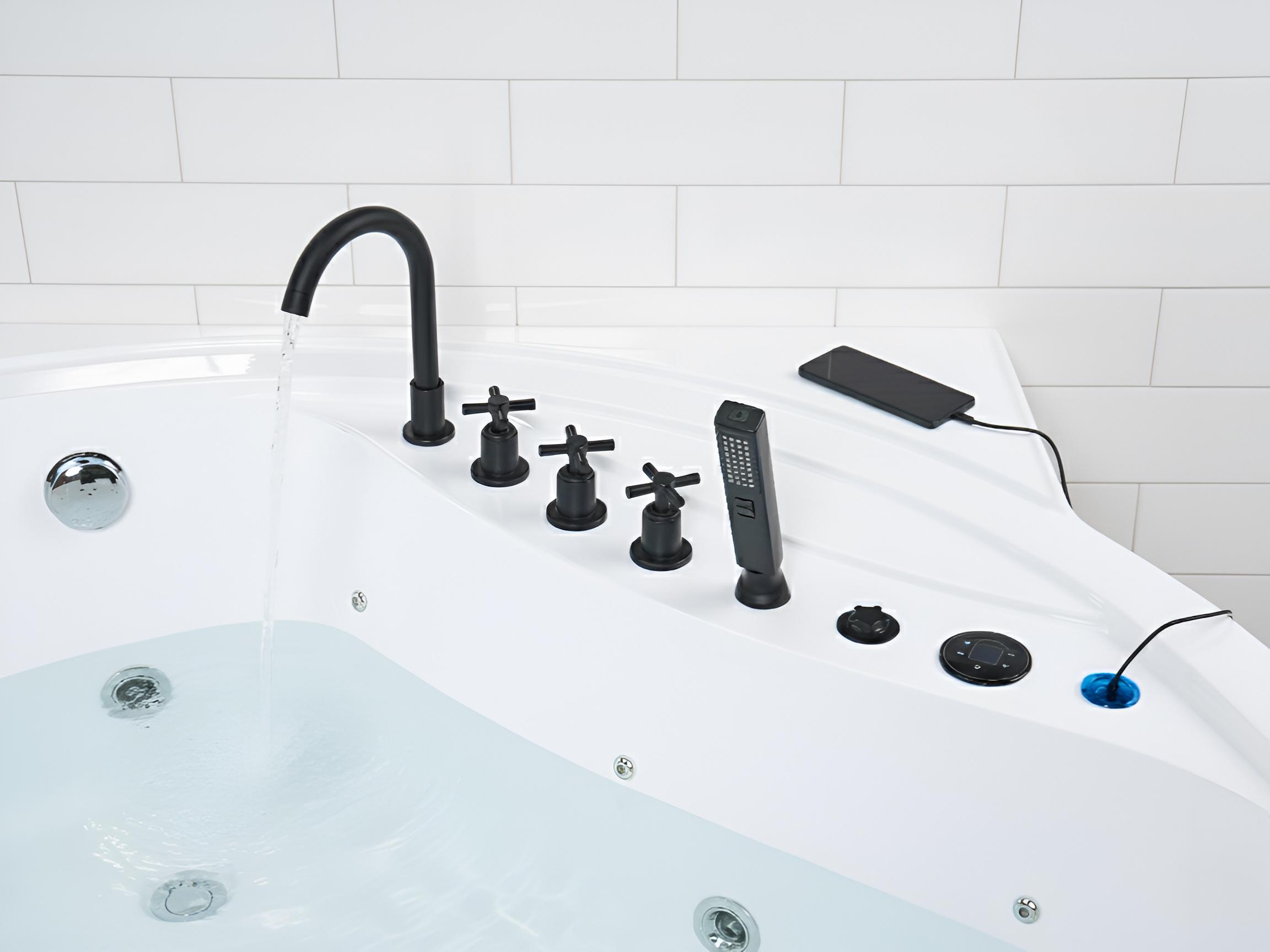 Hoek bubbelbad met LED MANRESA met ingebouwde Bluetooth speaker 225 x 160 cm Wit