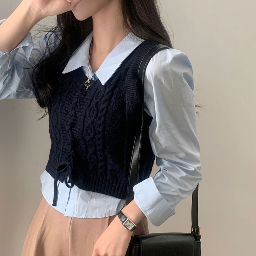 Maisee - Effen overhemd / Kabelgebreid vest met vetersluiting