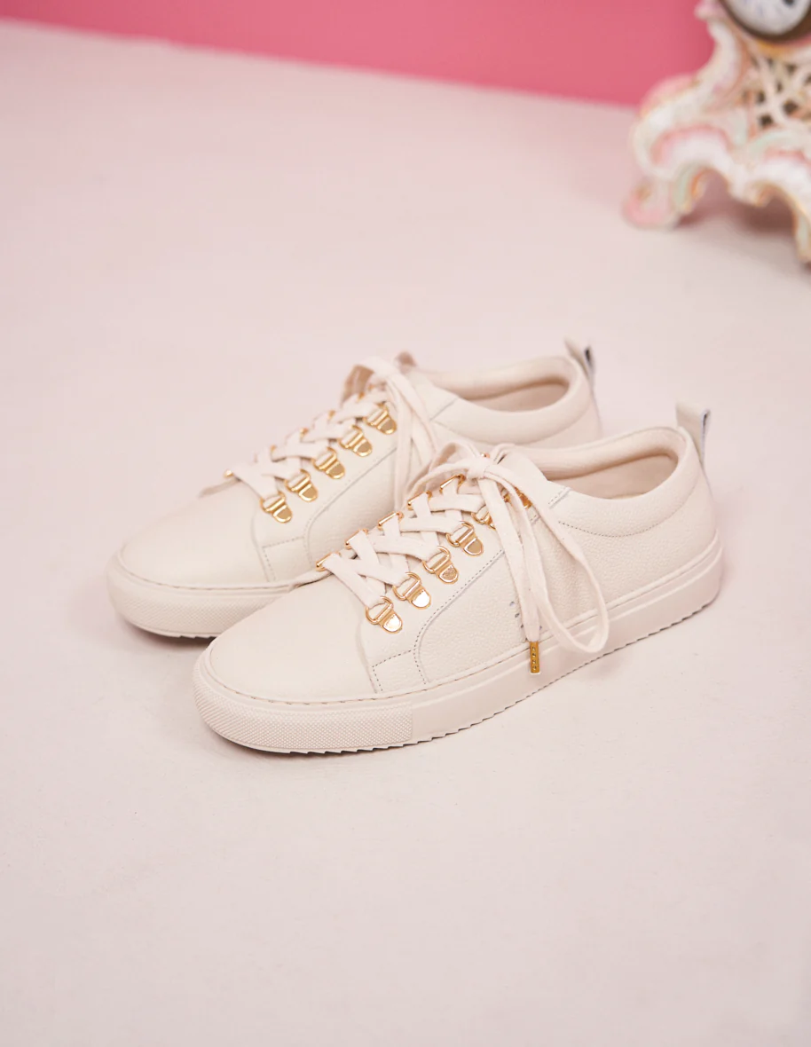 Baskets basses Brigitte - Cuir grainé écru oeillets