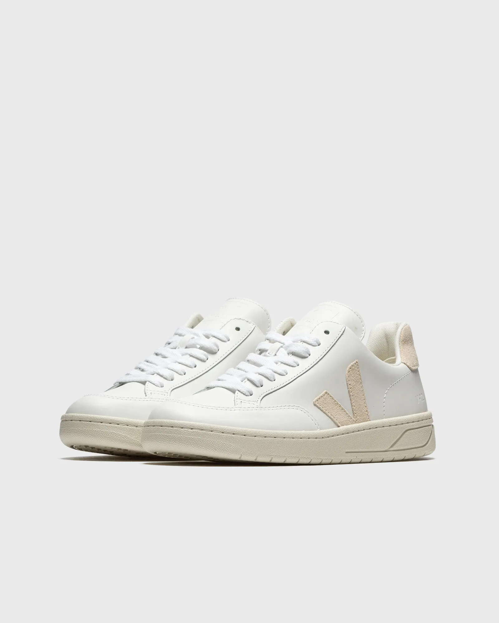 Veja WMNS V-12 LEATHER