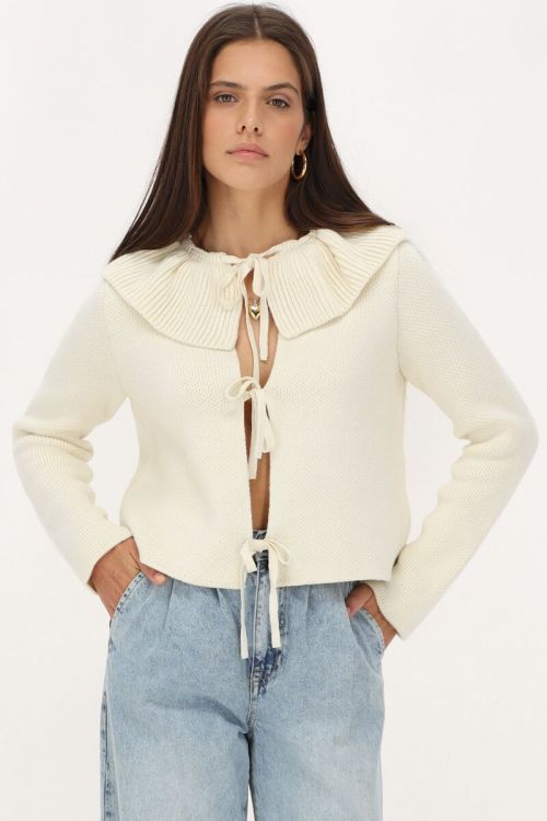Creme gebreid vest met strikjes