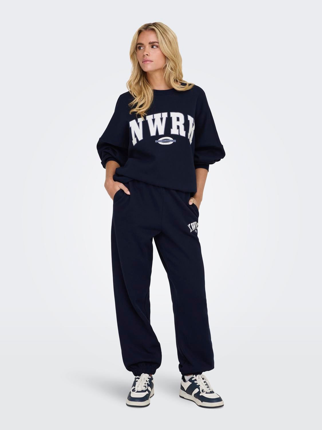 ONLDEBORAH Mittlere Taille Normal geschnitten Jogginghose Navy Blazer